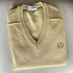 Brand new Vintage men's 100% wool v-neck sweater